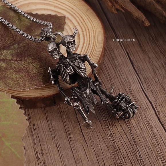 Double Dungeon Skeletons Hammer Skulls Streetwear Pendant & 60cm Round Box Chain - Picture 4 of 9